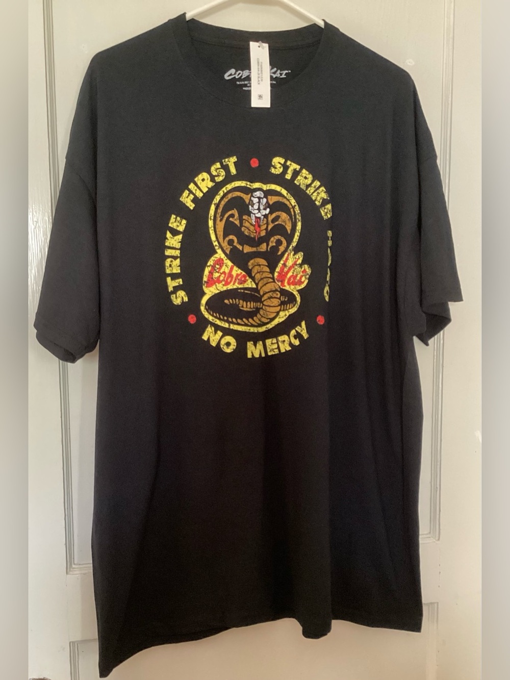 Official Cobra Kai Graphic Tee Men’s 2XL (Tagged as Unisex 2X)